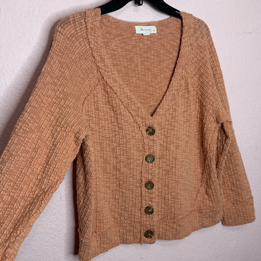 Two By Vince Camuto Textured Button-Front Cardigan in Peach Coral. Size M